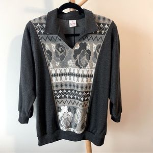 Graff Californiawear floral monochrome 3/4 sleeve pullover collared v neck